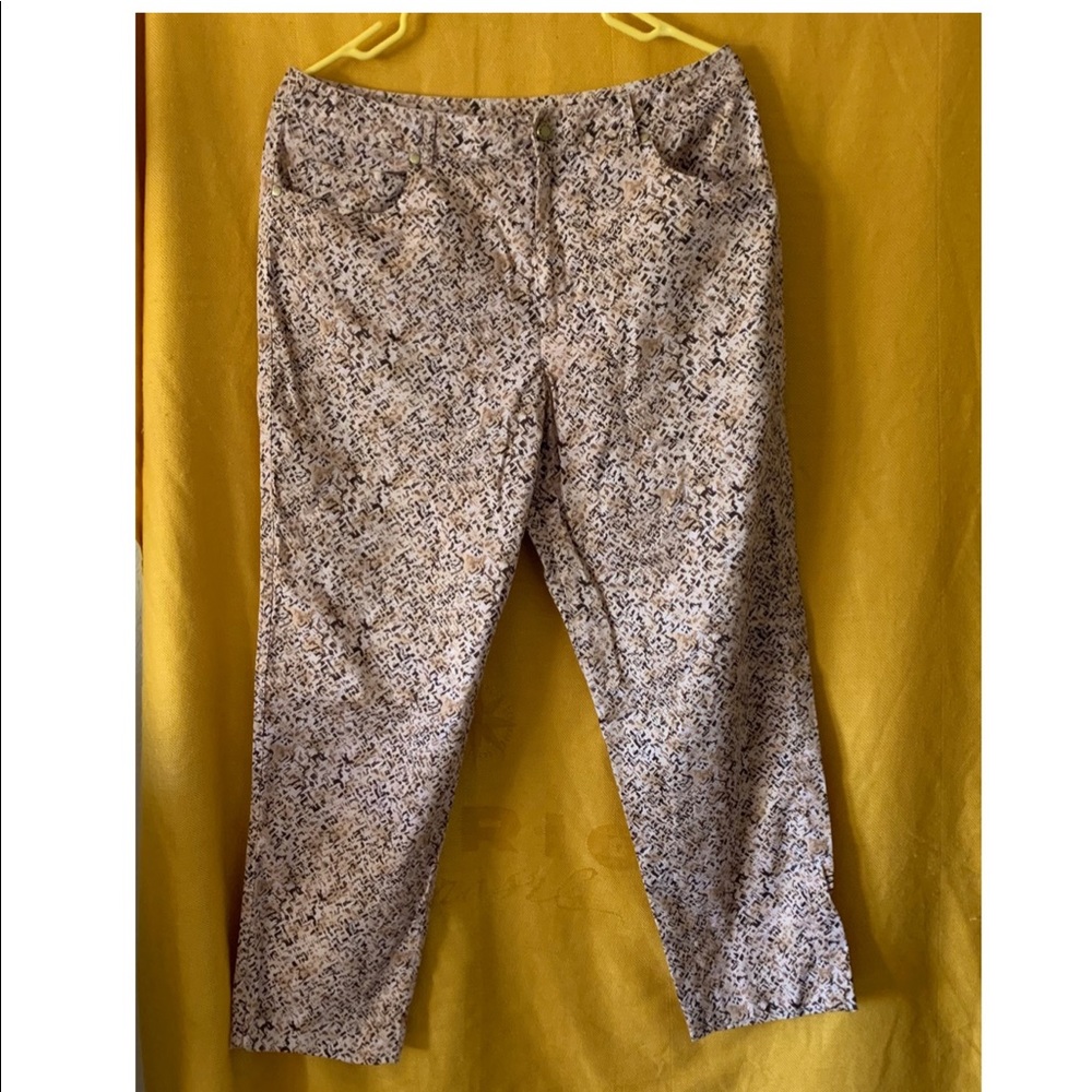 Oh So Chic Capris - Picture 2 of 6